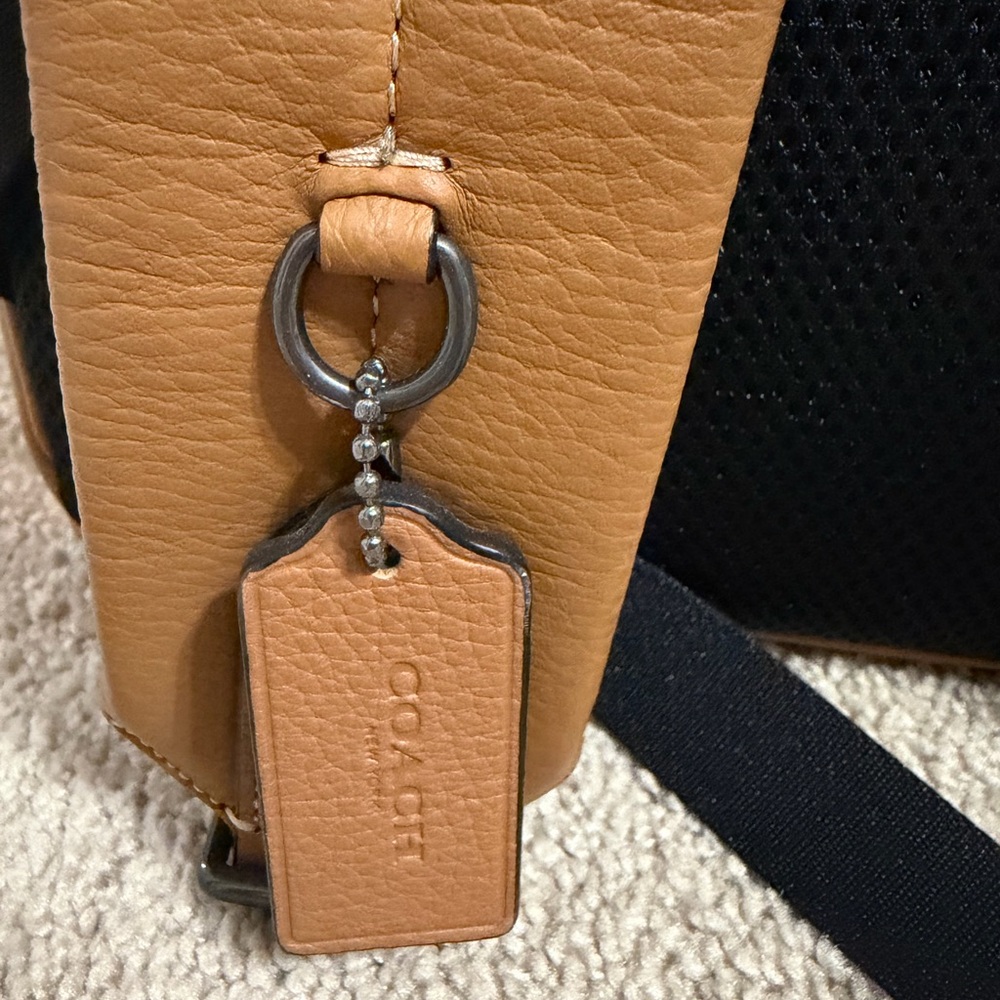 Coach West Backpack with Shearling motif - Picture 4 of 11